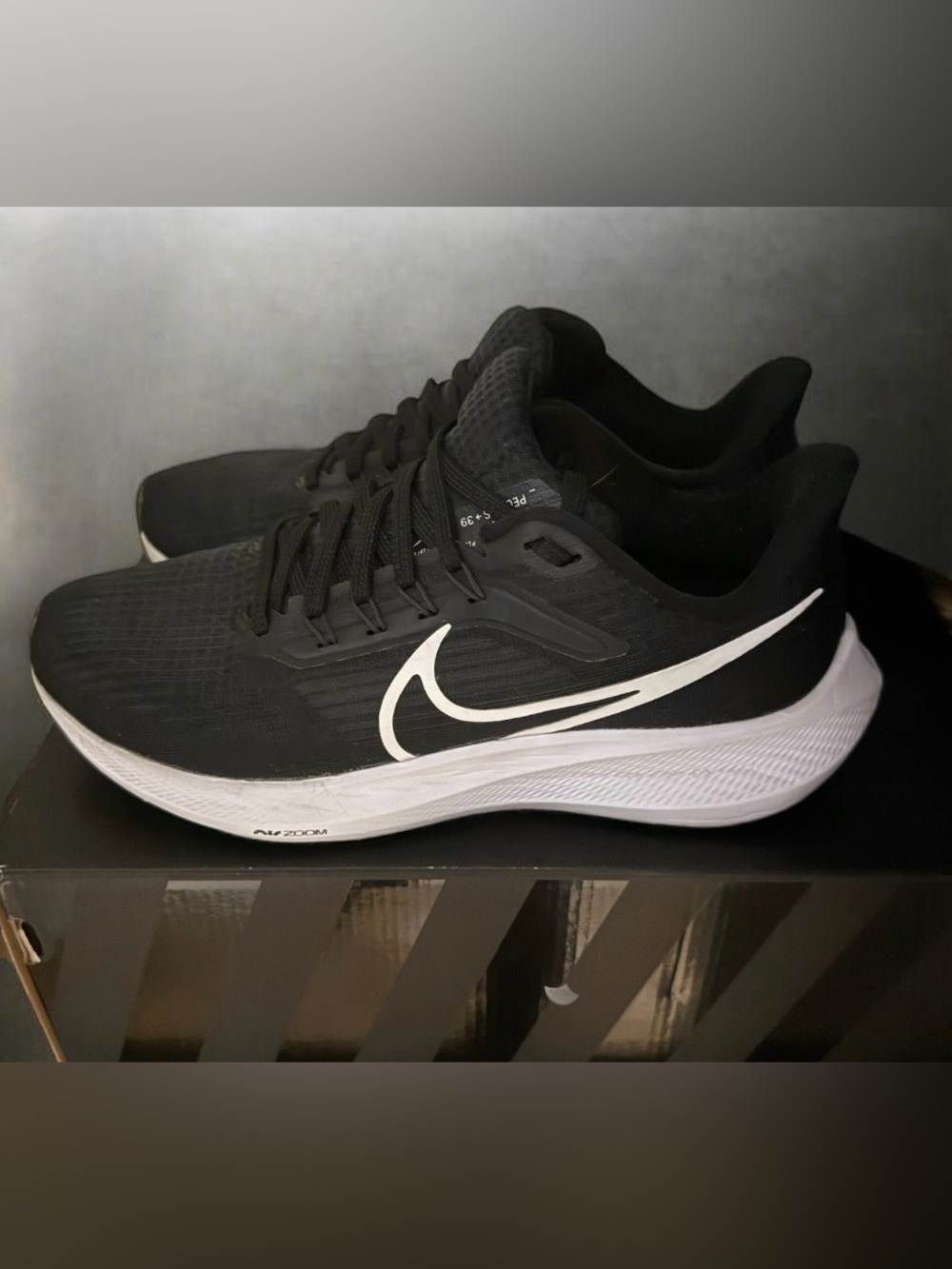 Nike Men's Black and White Running Shoes